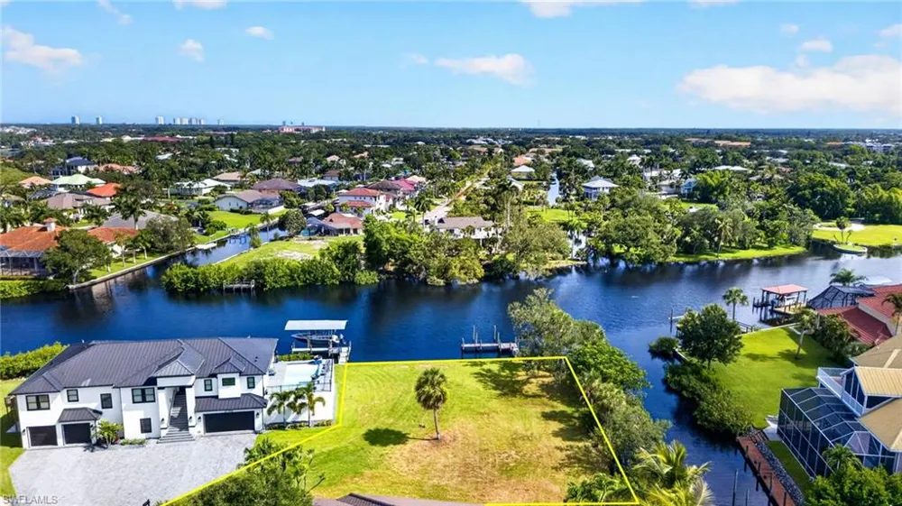 27218 High Seas Lane Bonita Springs, FL 34135