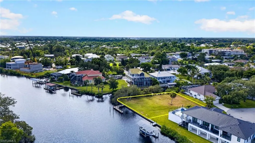 27218 High Seas Lane Bonita Springs, FL 34135