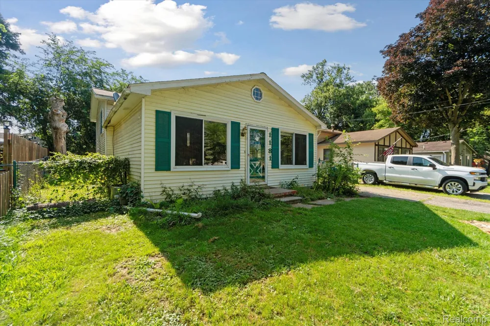 1181 Bangor Road Waterford Charter Township, MI 48328