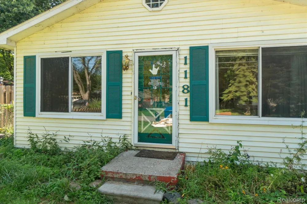 1181 Bangor Road Waterford Charter Township, MI 48328