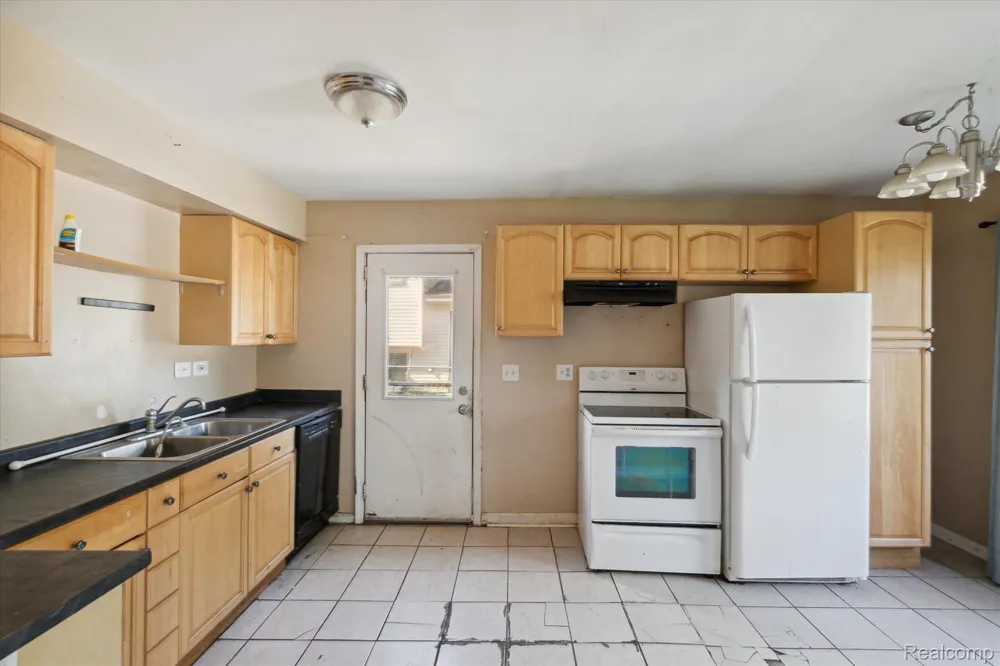 1181 Bangor Road Waterford Charter Township, MI 48328