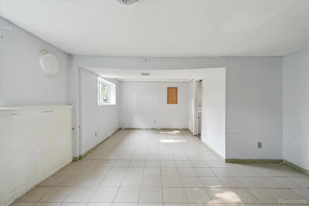 1181 Bangor Road Waterford Charter Township, MI 48328