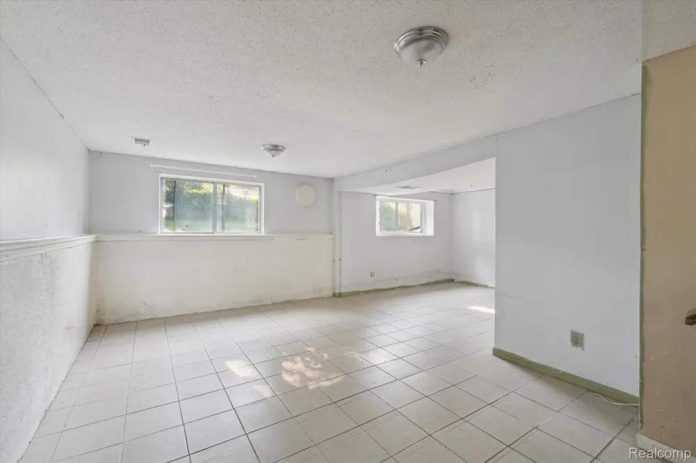 1181 Bangor Road Waterford Charter Township, MI 48328
