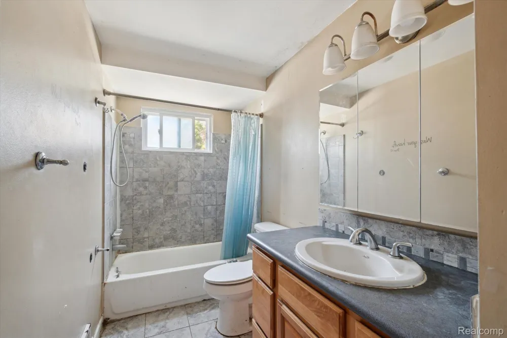 1181 Bangor Road Waterford Charter Township, MI 48328