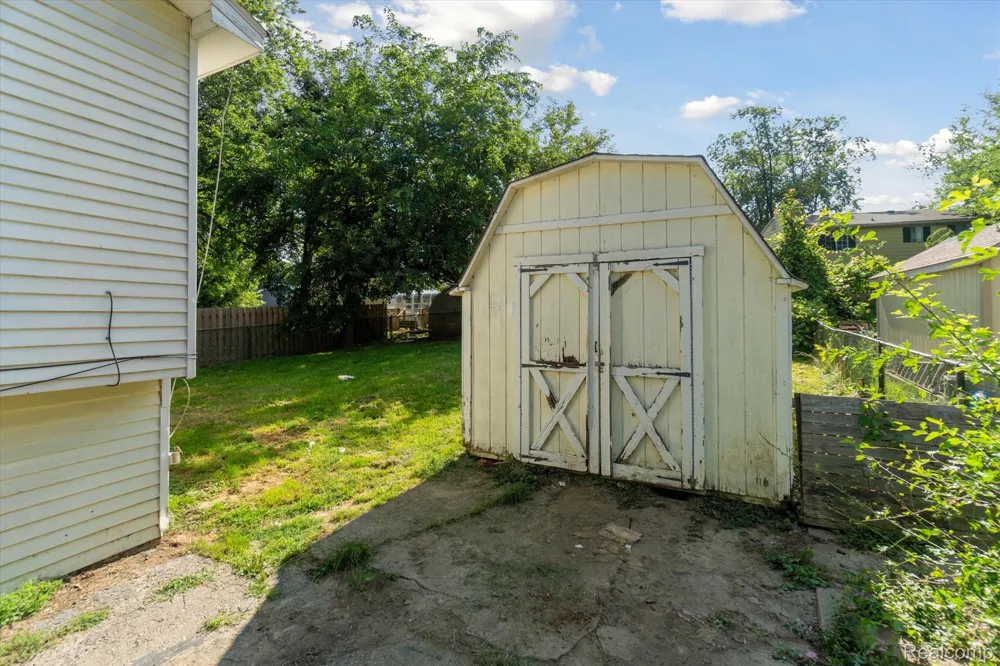 1181 Bangor Road Waterford Charter Township, MI 48328