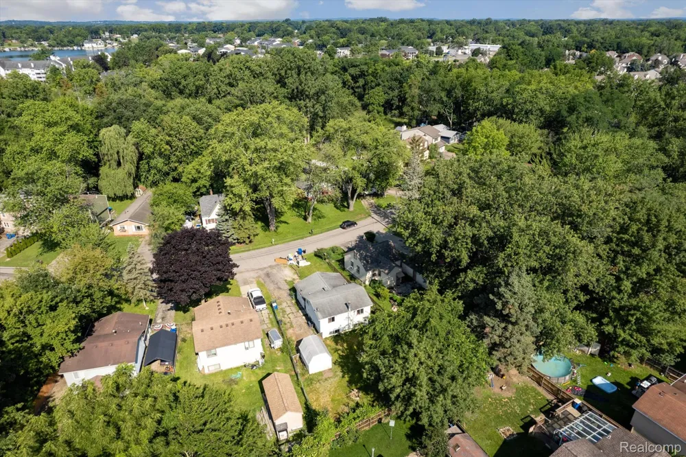 1181 Bangor Road Waterford Charter Township, MI 48328