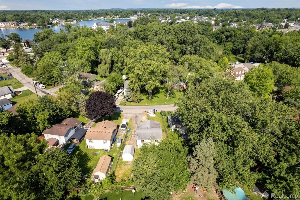 1181 Bangor Road Waterford Charter Township, MI 48328