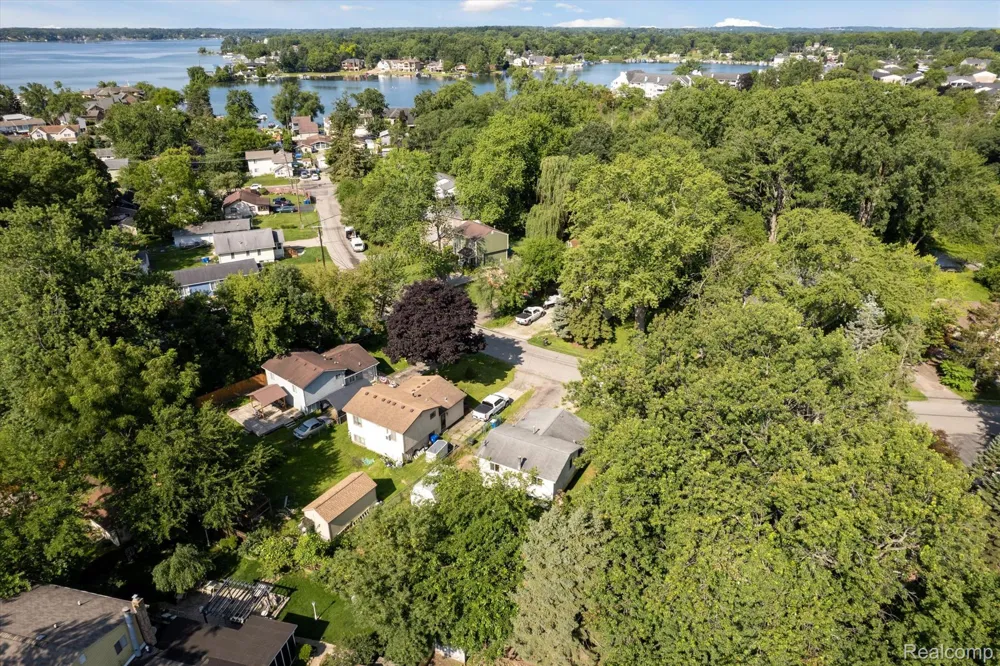 1181 Bangor Road Waterford Charter Township, MI 48328
