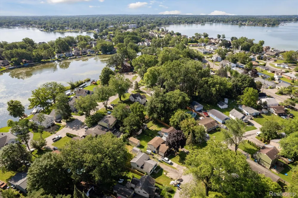 1181 Bangor Road Waterford Charter Township, MI 48328