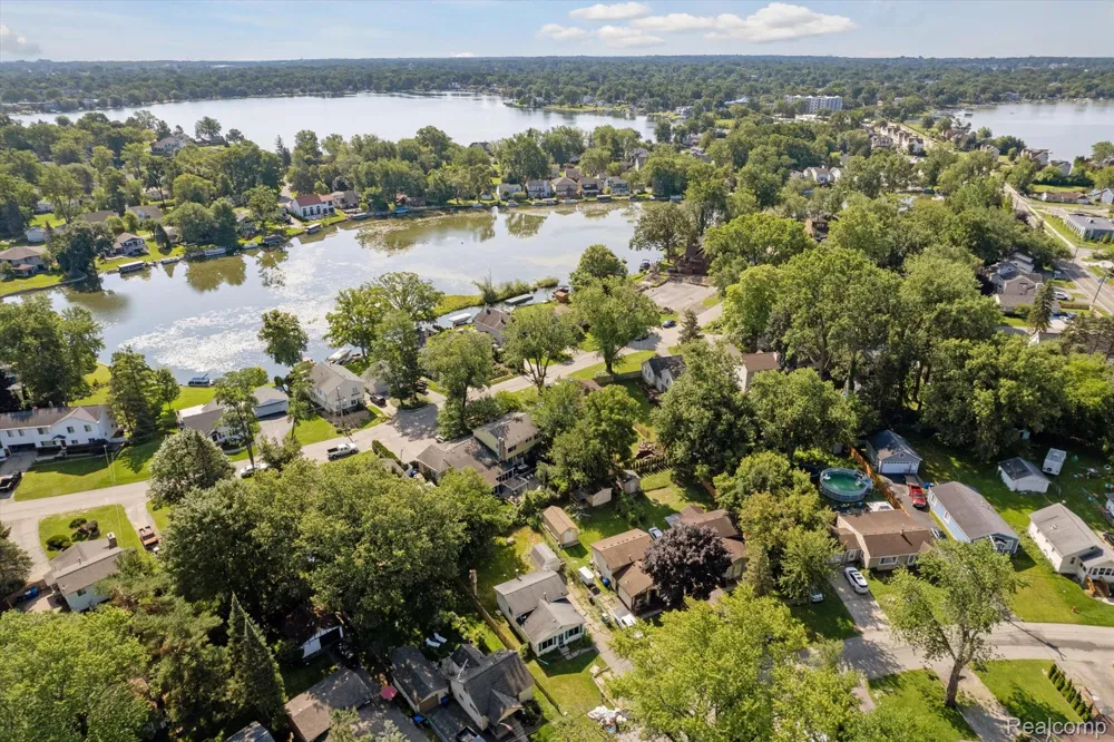 1181 Bangor Road Waterford Charter Township, MI 48328