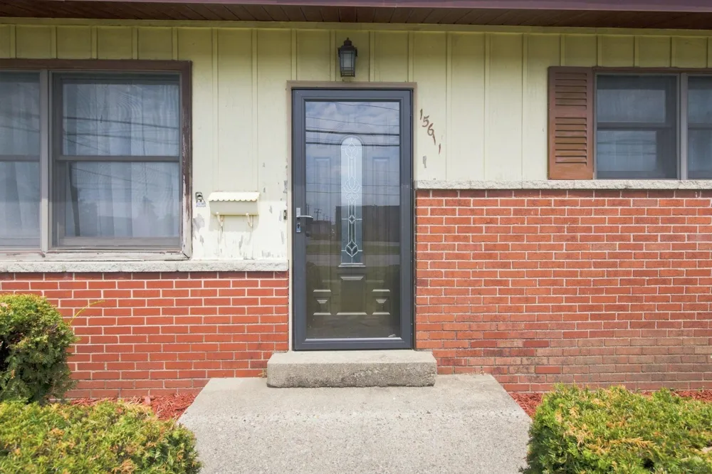 15611 common Road Roseville City, MI 48066