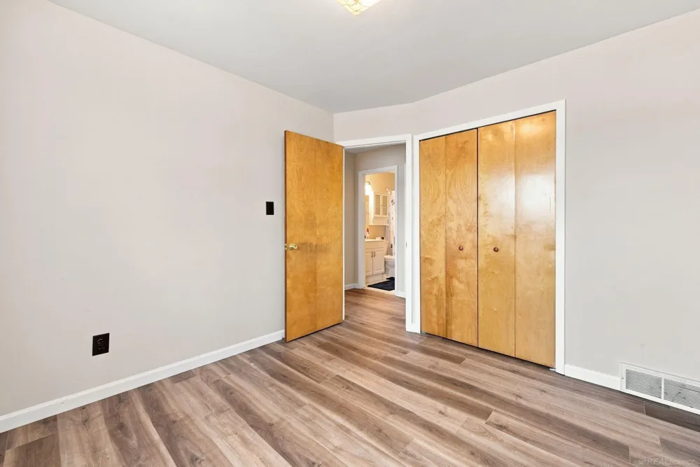 15611 common Road Roseville City, MI 48066