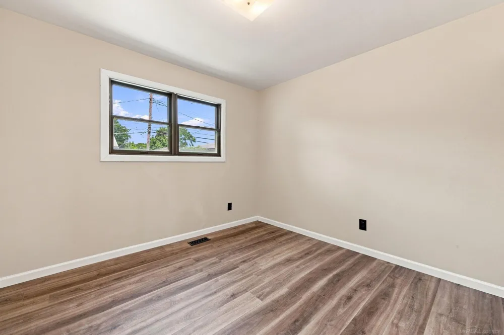 15611 common Road Roseville City, MI 48066