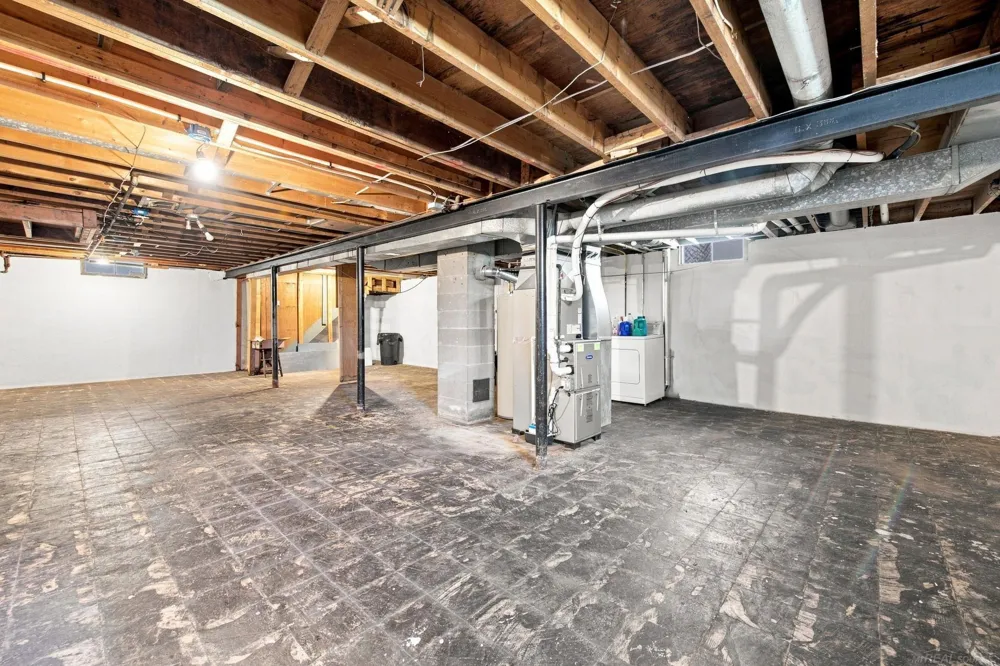 15611 common Road Roseville City, MI 48066