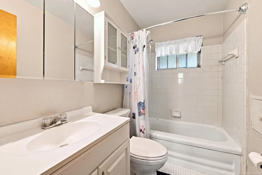 15611 common Road Roseville City, MI 48066