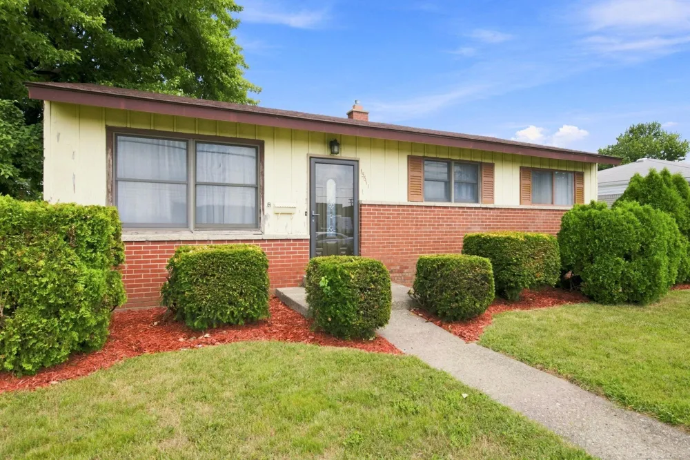 15611 common Road Roseville City, MI 48066