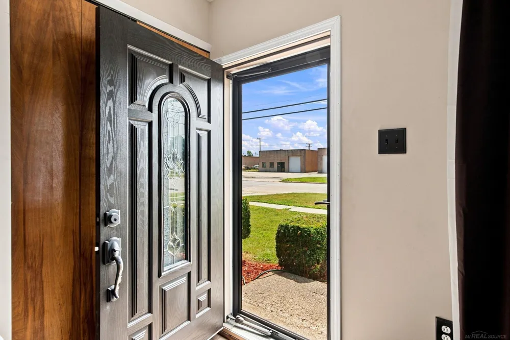 15611 common Road Roseville City, MI 48066