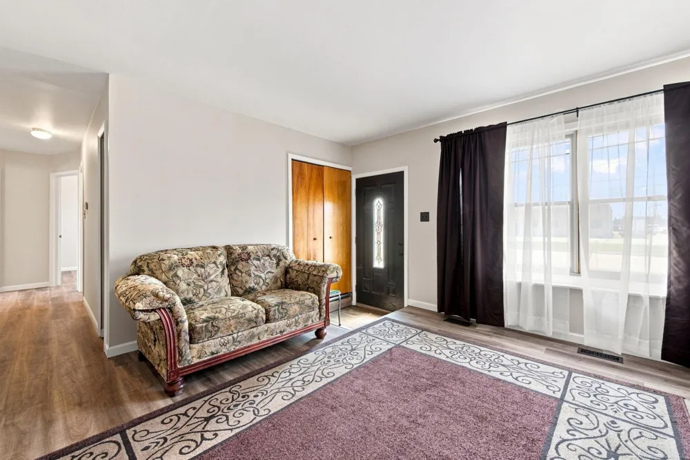15611 common Road Roseville City, MI 48066