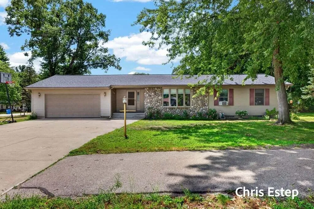 15288 Pruin Street Spring Lake, MI 49456