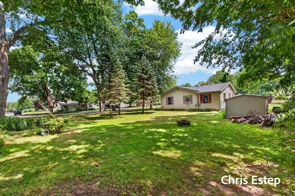 15288 Pruin Street Spring Lake, MI 49456