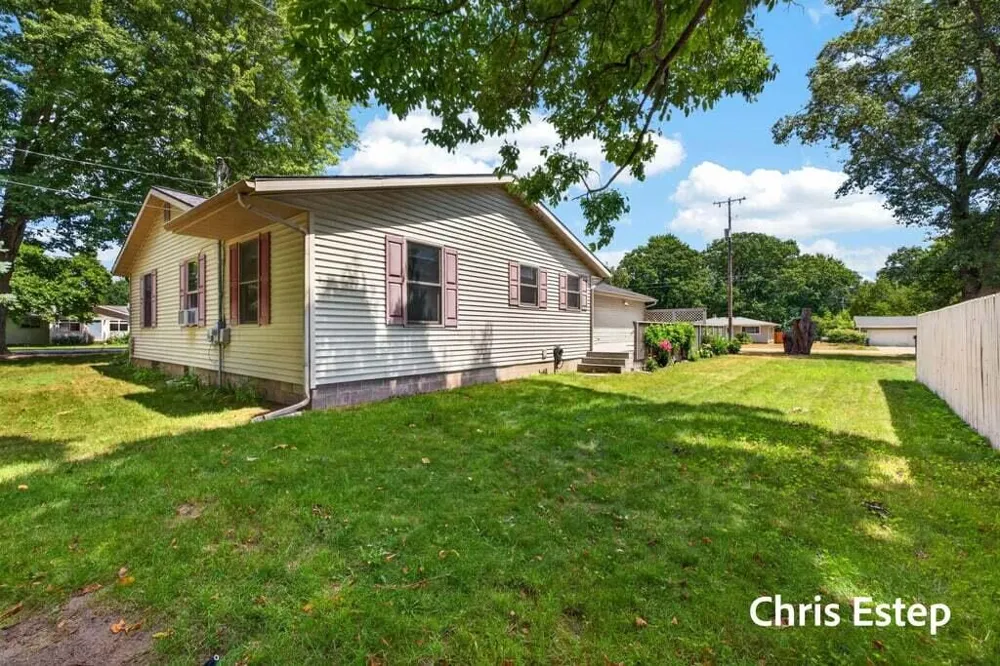 15288 Pruin Street Spring Lake, MI 49456