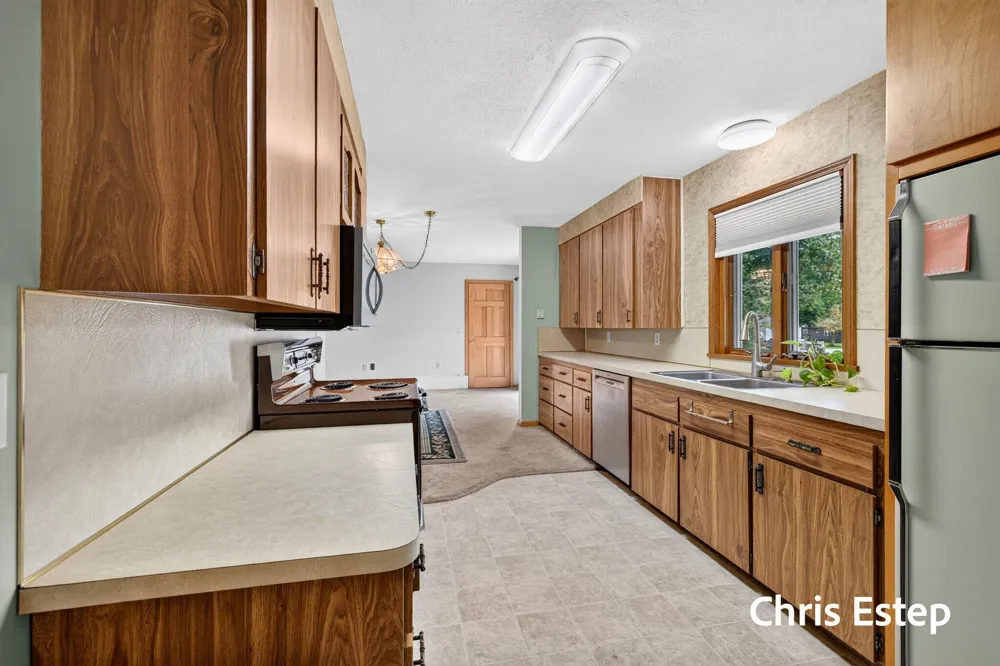 15288 Pruin Street Spring Lake, MI 49456