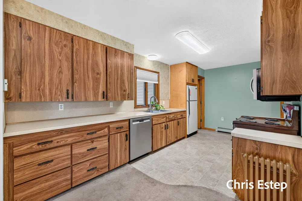 15288 Pruin Street Spring Lake, MI 49456