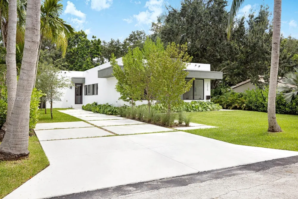 1015 NE 114th St Biscayne Park, FL 33161