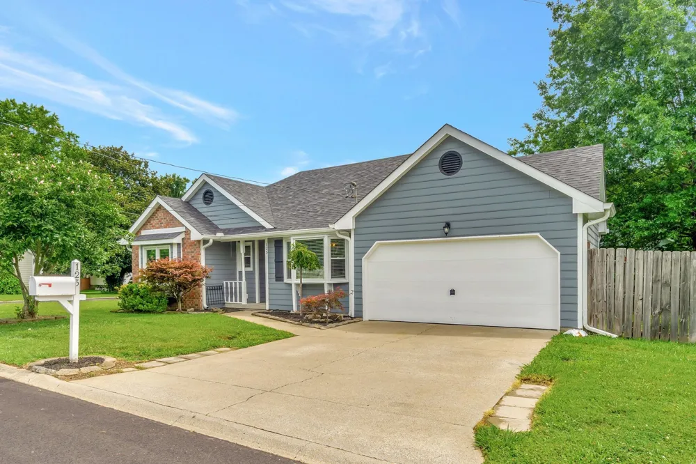 125 Agee Cir E Hendersonville, TN 37075
