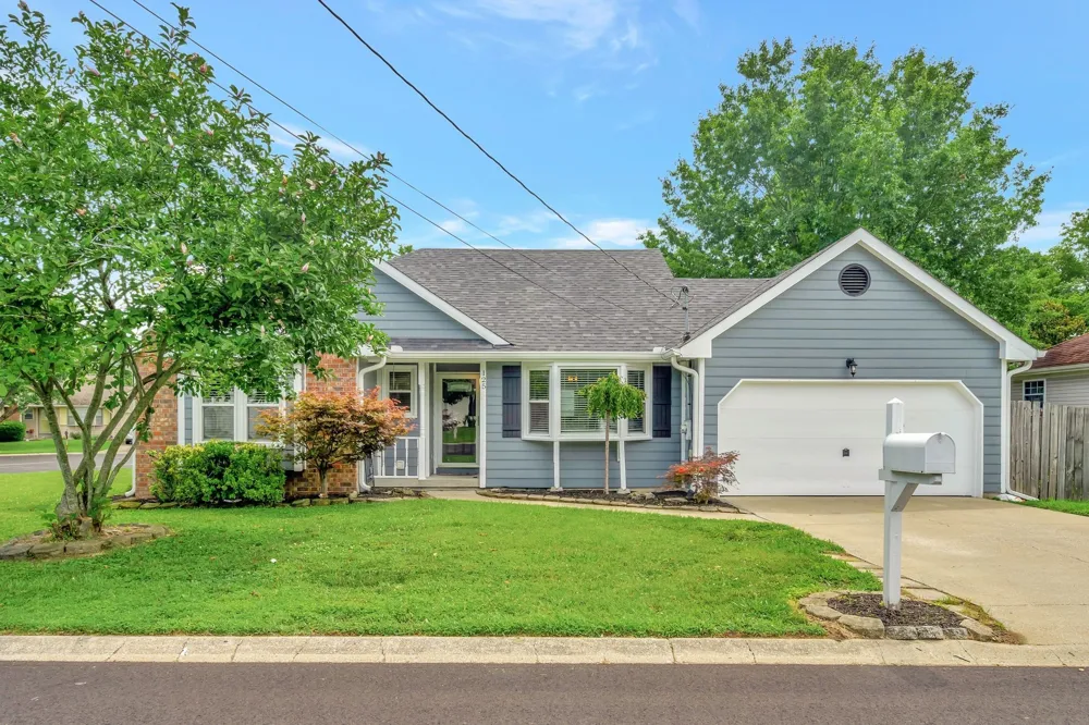 125 Agee Cir E Hendersonville, TN 37075