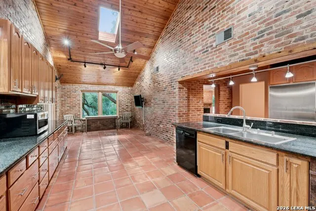 340 MUSTANG CIR Hollywood Park, TX 78232