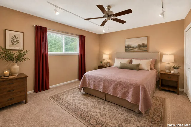340 MUSTANG CIR Hollywood Park, TX 78232