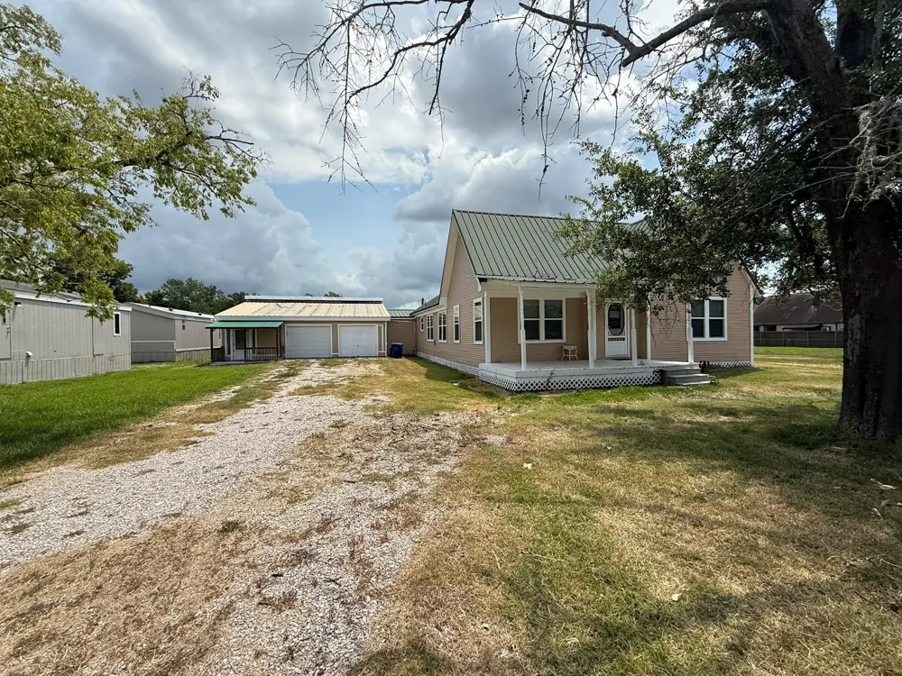 109 Maple Street Highlands, TX 77562