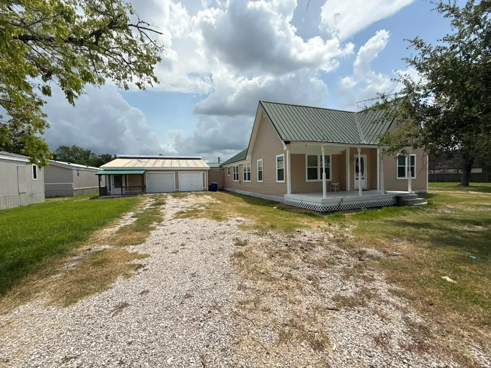 109 Maple Street Highlands, TX 77562