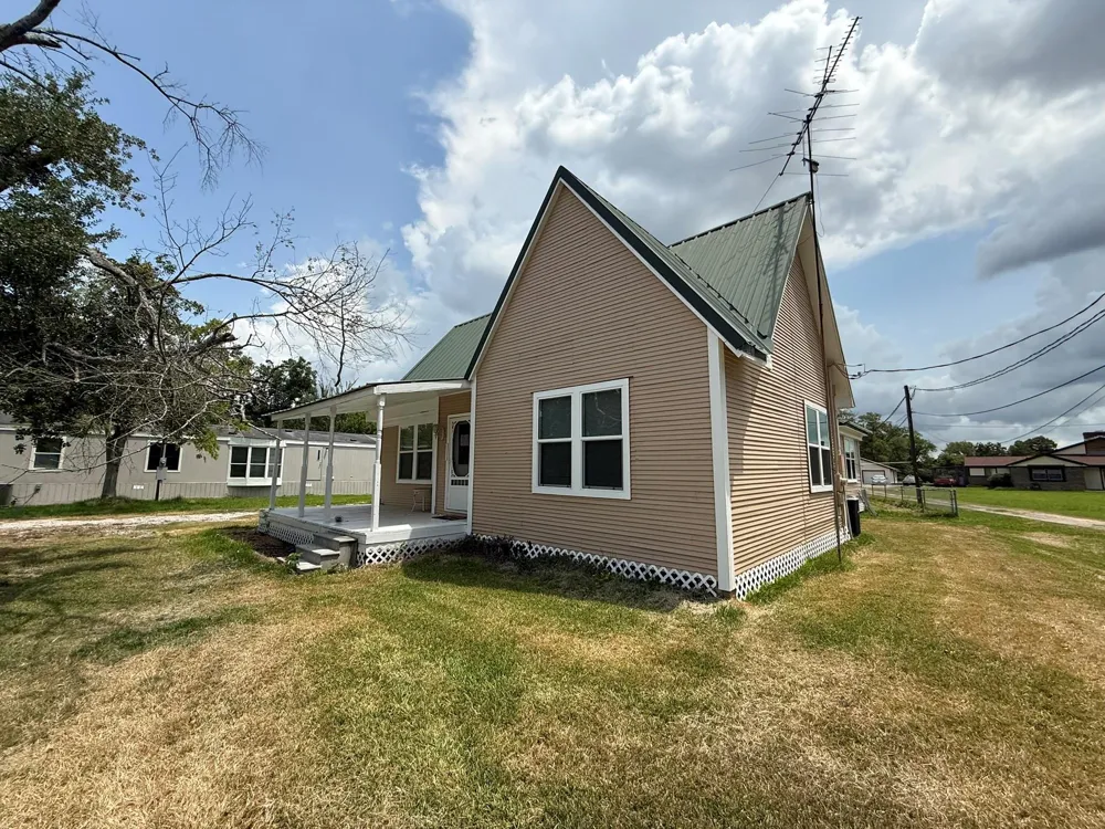 109 Maple Street Highlands, TX 77562