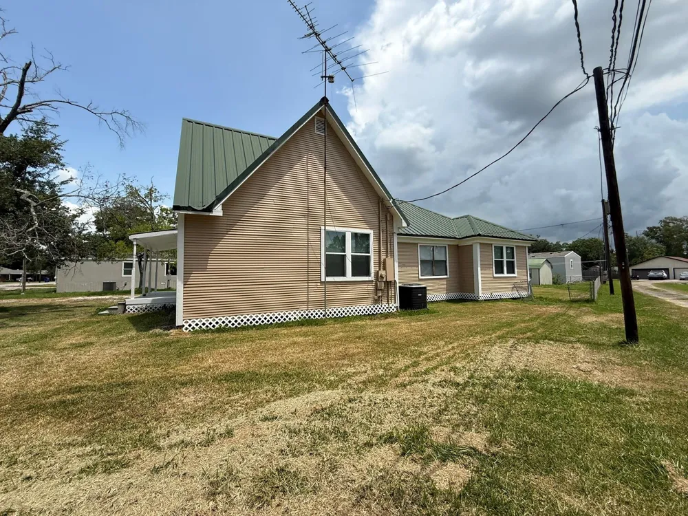 109 Maple Street Highlands, TX 77562