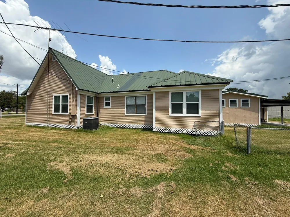 109 Maple Street Highlands, TX 77562