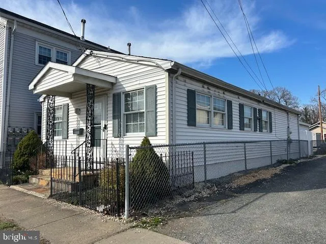 303 4TH AVENUE Quantico, VA 22134