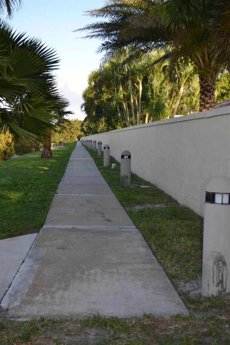 176 Seabreeze Circle Jupiter, FL 33477
