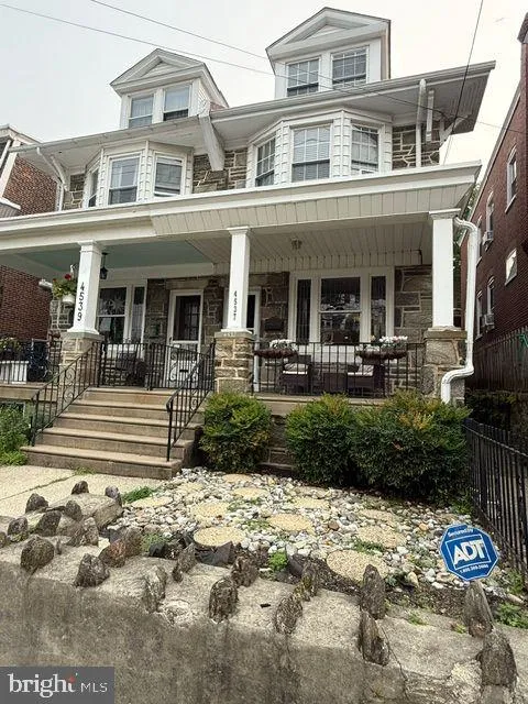 4537 MANAYUNK AVENUE