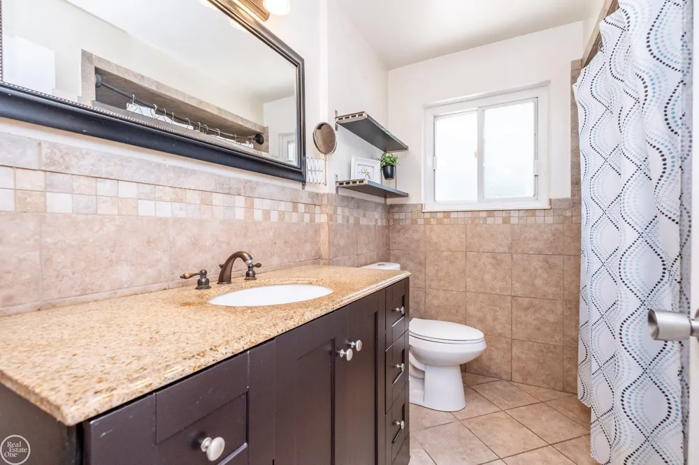 26704 Potomac Court Center Line City, MI 48015