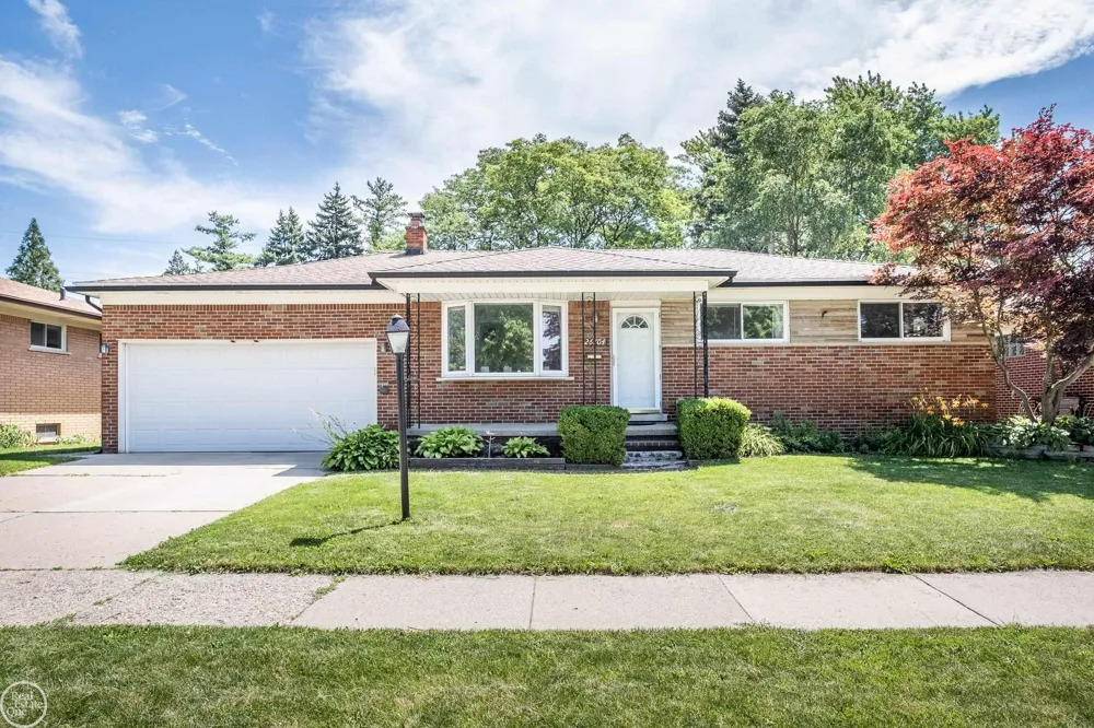 26704 Potomac Court Center Line City, MI 48015