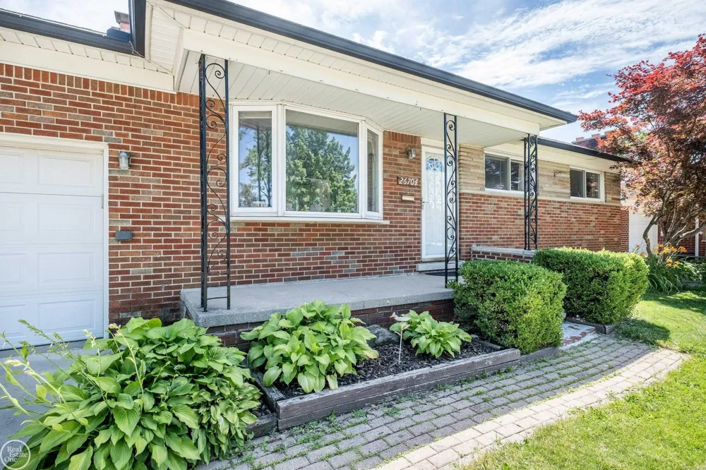 26704 Potomac Court Center Line City, MI 48015