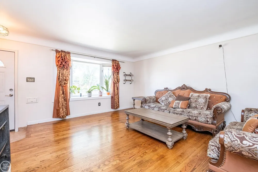 26704 Potomac Court Center Line City, MI 48015