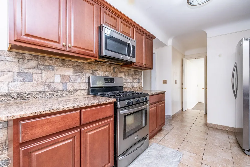 26704 Potomac Court Center Line City, MI 48015