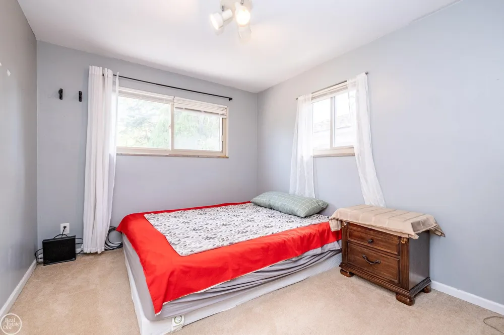 26704 Potomac Court Center Line City, MI 48015