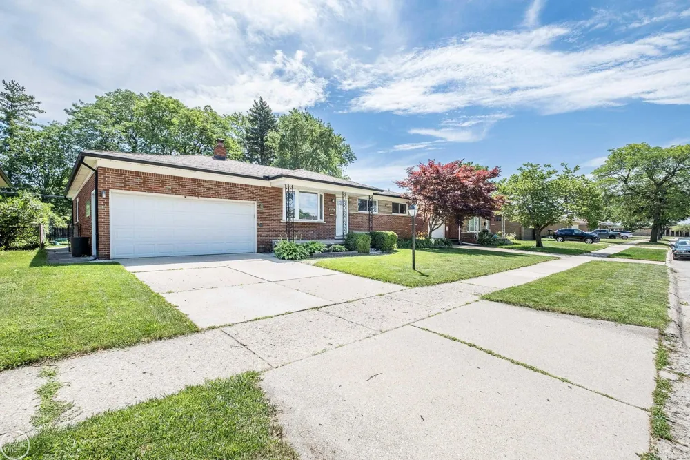 26704 Potomac Court Center Line City, MI 48015