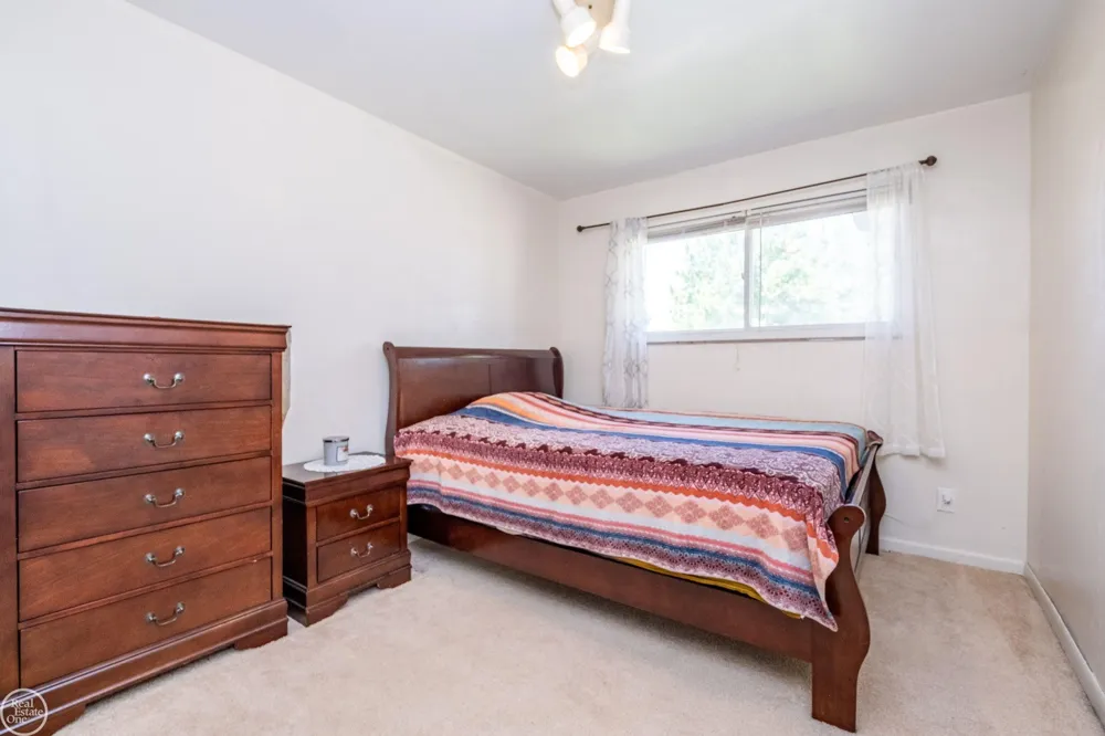 26704 Potomac Court Center Line City, MI 48015