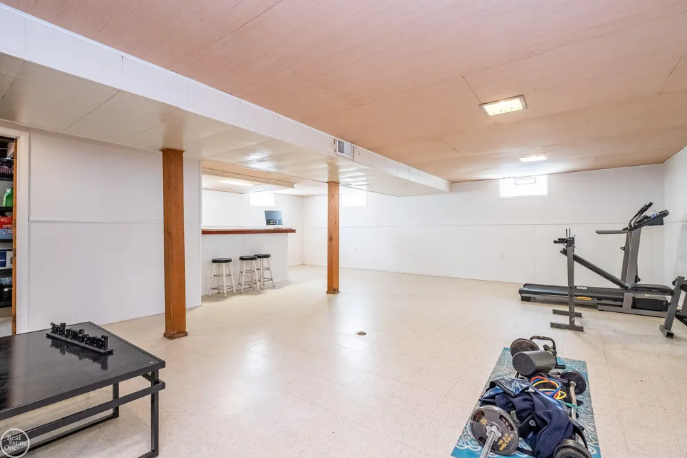 26704 Potomac Court Center Line City, MI 48015