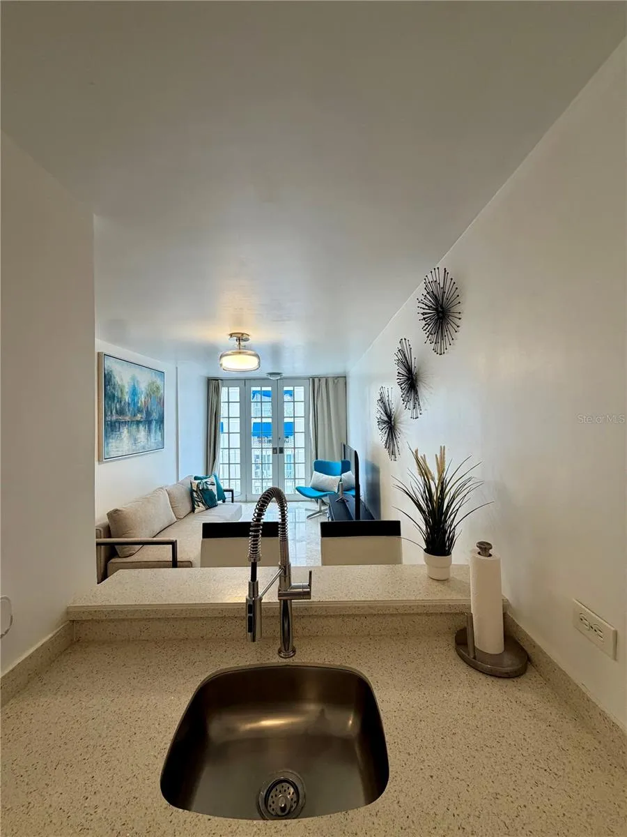 6471 AVE. ISLA VERDE #811 Carolina, PR 00979